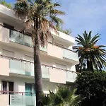 D'une A A 250 M De La Avec Jardin Clos Et Wifi