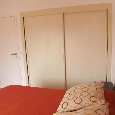 Appartement D'une A A 250 M De La Avec Jardin Clos Et Wifi Antibes