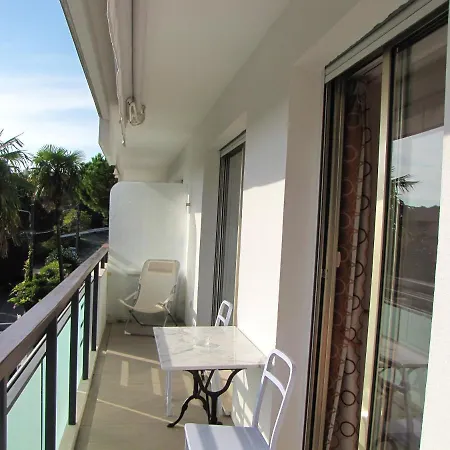 Moderne A 50 M² Vue Sur Jardin Antibes