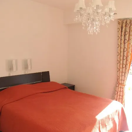 Moderne A 50 M² Vue Sur Jardin * Antibes