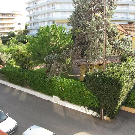 D'une A A 250 M De La Avec Jardin Clos Et Wifi Antibes