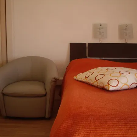 D'une A A 250 M De La Avec Jardin Clos Et Wifi Appartement