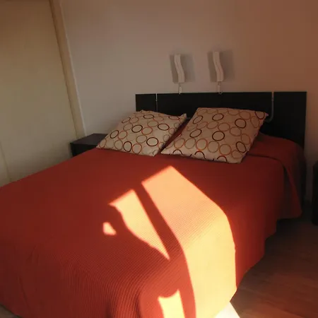 D'une A A 250 M De La Avec Jardin Clos Et Wifi