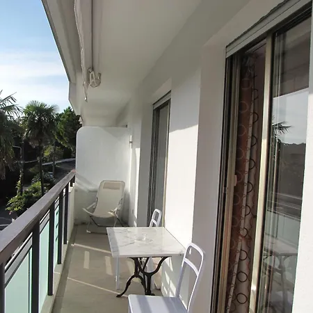 Appartement D'une A A 250 M De La Avec Jardin Clos Et Wifi Antibes