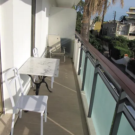 Appartement D'une A A 250 M De La Avec Jardin Clos Et Wifi Antibes