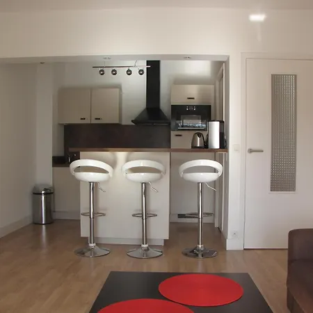 D'une A A 250 M De La Avec Jardin Clos Et Wifi Appartement