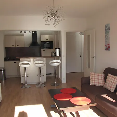 D'une A A 250 M De La Avec Jardin Clos Et Wifi Appartement *