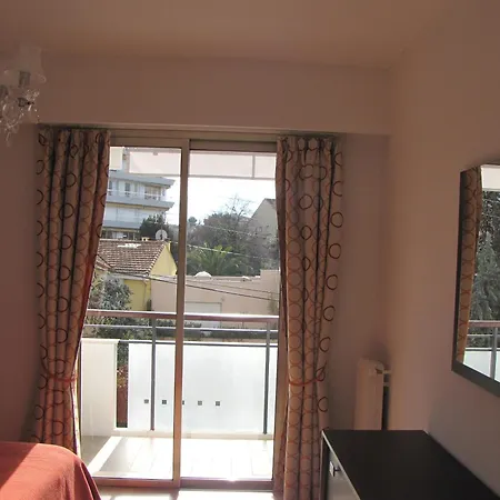 Appartement D'une A A 250 M De La Avec Jardin Clos Et Wifi