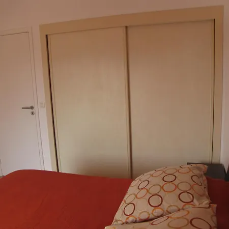 D'une A A 250 M De La Avec Jardin Clos Et Wifi * Antibes