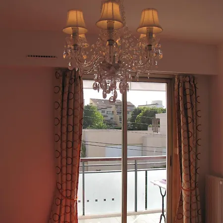 Appartement D'une A A 250 M De La Avec Jardin Clos Et Wifi *