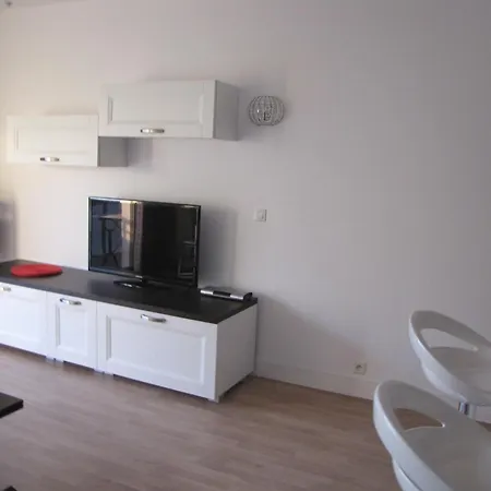 D'une A A 250 M De La Avec Jardin Clos Et Wifi Appartement