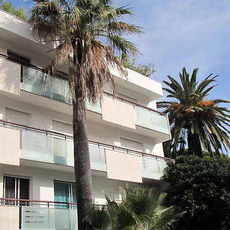 Appartement D'une A A 250 M De La Avec Jardin Clos Et Wifi Antibes